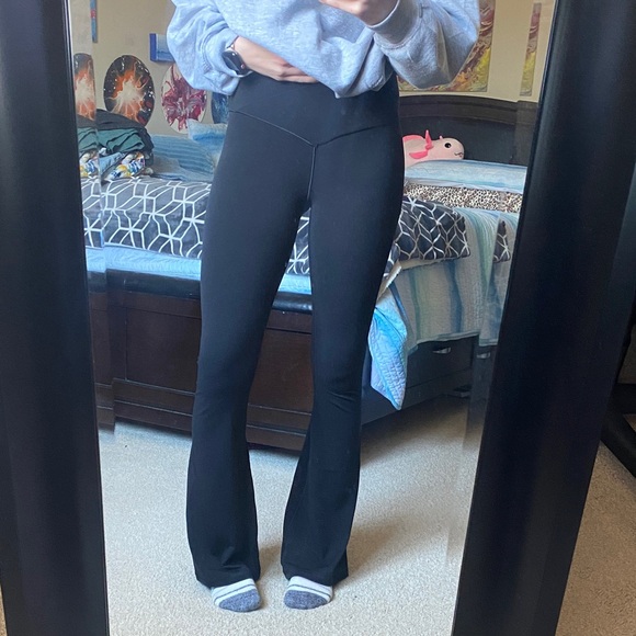 New Worn Once OFFLINE by Aerie XS Classic Black Flare Pants - Picture 2 of 4